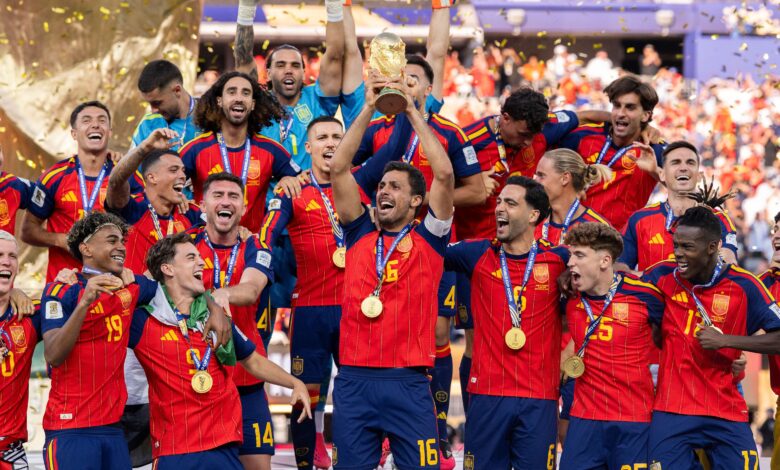 منتخب إسبانيا يعود للديار بحمل كأس العالم 2026 وسط استقبال أسطوري