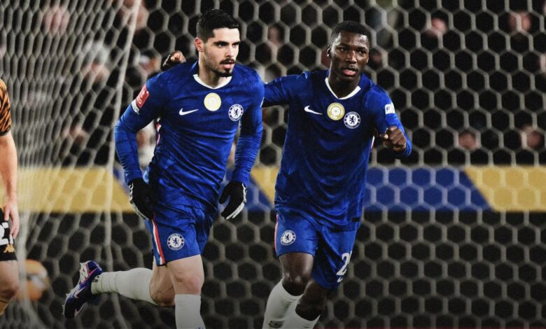 سعر ديوماندي يعقد مهمة السيتي وليفربول لضم نيتو