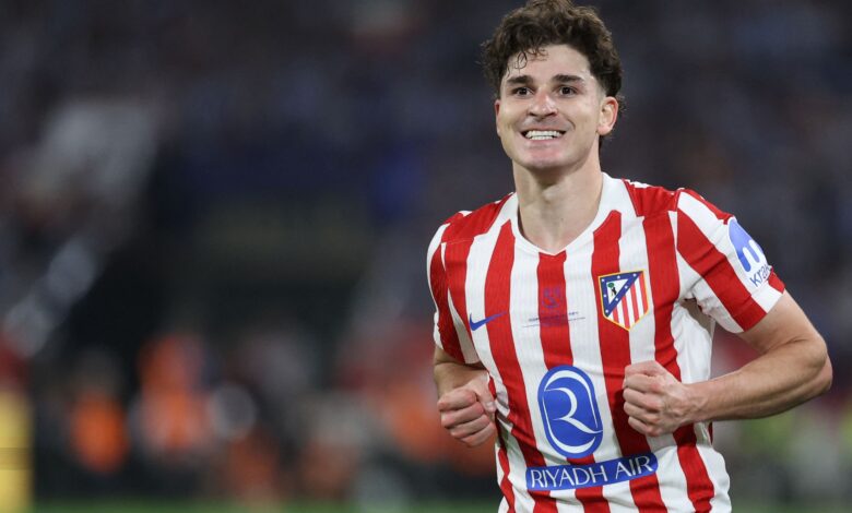 مسلسل انتقال ألفاريز.. ألفاريز يفاجئ أتلتيكو مدريد