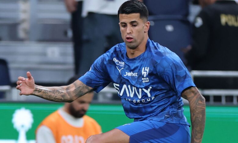 قانوني يفجرها.. هل يحق للهلال مقاضاة كانسيلو؟