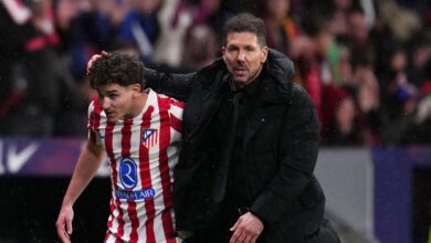 برشلونة.. ألفاريز وسيميوني وجهًا لوجه لطلب الرحيل