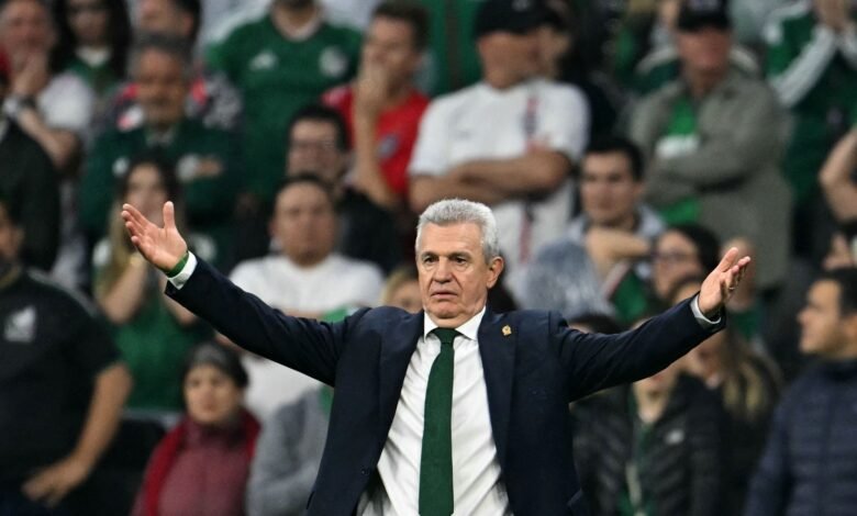 خافيير أجيري يعتذر لنجم برشلونة بعد تصرف أحمق
