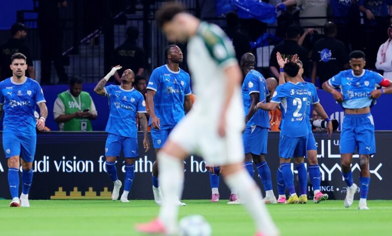 الهلال يتصدر الدوري بعد كلاسيكو أزرق بثلاثية