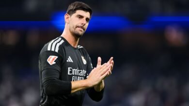 فان بوميل يبدأ مهمته بقائمة بلجيكا دون كورتوا