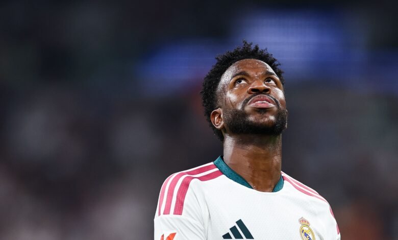 تشكيل ريال مدريد ضد أتلتيكو.. موقف فينيسيوس وألفاريز