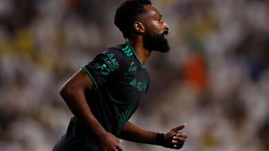 فراس البريكان يكسر صيامه ويقود الأهلي في دوري روشن