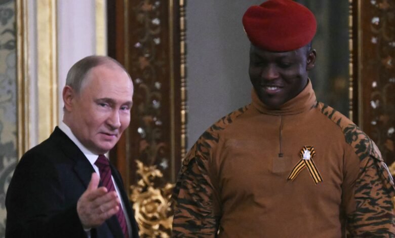 رئيس بوركينا فاسو يتحدى الفيفا بعد أزمة الأرجنتين