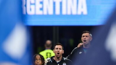 مارتينيز يكشف كواليس وداع ميسي ويتراجع عن الاعتزال