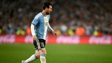 ميسي بعد 24 ساعة من الوداع.. تغريدة مؤثرة تشعل الأرجنتين