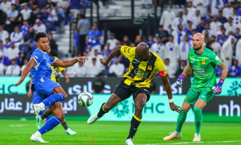 فيديو الكلاسيكو: الهلال يلحق بالاتحاد خسارته الأولى