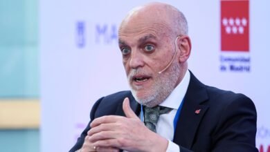 تيباس يفند رواية استقالة 9 مسؤولين عقب هجومه على ريال مدريد